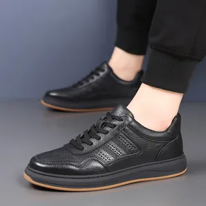 Zapatos casuales de hombre en cuero genuino, diseño perforado transpirable de verano