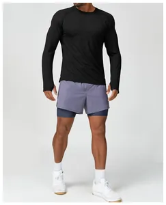Herren Sport-Langarmshirt in Schwarz, schnelltrocknend mit Daumenlöchern im Detail