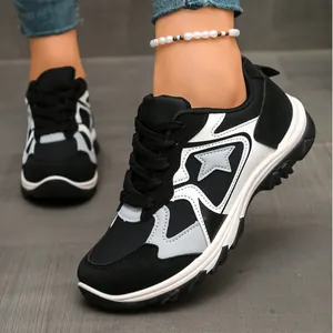 Retro-Sneaker für Damen im Color-Block-Design mit klobiger Sohle und Sternmotiv-Detail