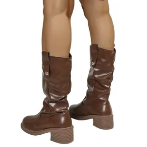 Bruine retro western cowboylaarzen met blokhak en modieus slouchy schacht-ontwerp