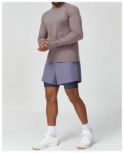 Detailansicht eines schnelltrocknenden Sport-Langarmshirts für Herren mit Daumenlöchern