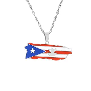 Detailansicht der Halskette mit Puerto Rico Anhänger und bunter Emaille-Flaggen-Design