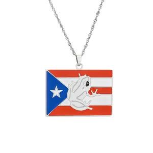 Detailansicht der Puerto Rico Flagge Halskette mit Coqui Frosch Design