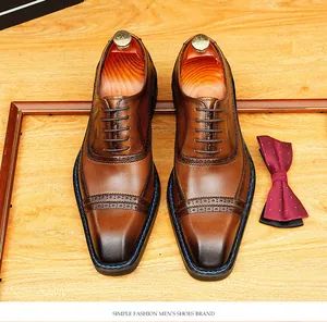 Chaussures Oxford en cuir marron avec détails richelieu et bout carré de qualité