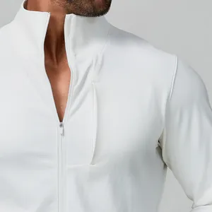 Giacca outdoor da uomo bianca traspirante con collo alto e tasca con cerniera lampo