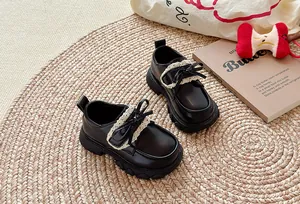Schwarze Lederschuhe für Mädchen im britischen Stil mit Spitzenbesatz und Schleife