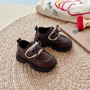 Chaussures élégantes en cuir marron pour filles, style britannique avec dentelle et nœud.