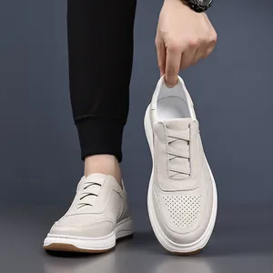 Αναπνεύσιμα διάτρητα ανδρικά casual παπούτσια από δέρμα αγελάδας, σε μπεζ χρώμα