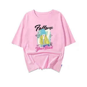 T-shirt rosa in cotone a maniche corte con grafica di ragazza cartoon e Follow Your Heart