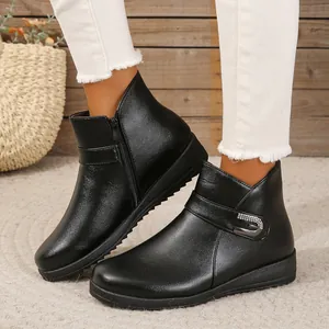 Cómodas botas de algodón negro cálidas y antideslizantes para mujer con cremallera.