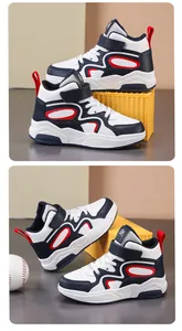 Vista dettagliata delle scarpe da basket alte per bambini con accenti sportivi