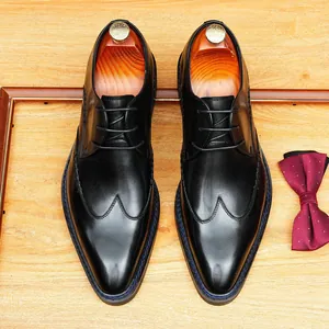 Premium Business-Oxfordschuhe aus schwarzem Leder mit Flügelkappe und Schnürung