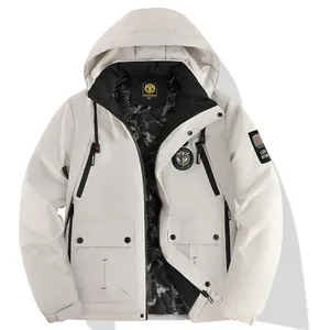Gepolsterte Herren Winterjacke mit Kapuze und Multi-Taschen-Design in Off-White Farbe