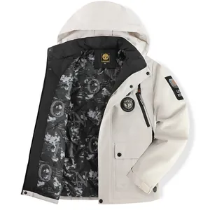Lässige Winterjacke für Herren mit Kapuze und vielen Taschen im Off-White Design