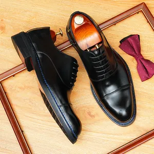 Scarpe Oxford professionali in pelle nera con cuciture blu per occasioni di lavoro formali