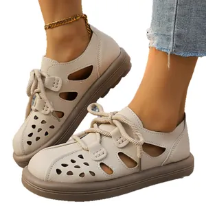 Chaussures rétro à plateforme pour femmes avec lacets et design ajouré en beige