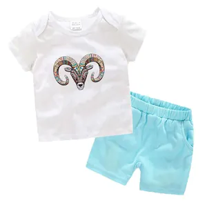 Baby Sommerbekleidung-Set mit buntem Widder-Grafik-T-Shirt und hellblauen Shorts