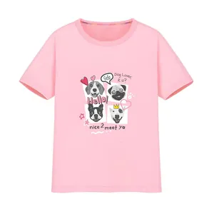 Rosa T-Shirt mit Cartoon-Hundeillustrationen und freundlicher englischer Textgrafik