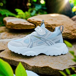 Chaussures de course respirantes en mesh pour garçons avec semelles épaisses légères