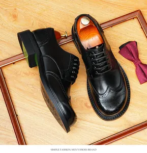 Gedetailleerd overzicht van zwarte echt lederen Brogue-schoenen met vleugeltip en veters