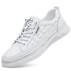Eleganti sneaker da uomo in vera pelle bianca con dettaglio motivo a coccodrillo