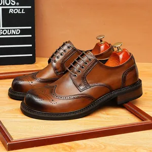 Premium bruine lederen brogue derby schoenen voor heren met handgemaakt vleugelontwerp