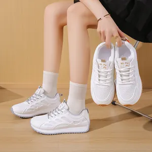 Eleganti sneakers dad in mesh bianco da donna con suola platform traspirante chic 2025