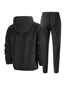 Vista posteriore dettagliata della trama waffle nera su questo set felpa e pantaloni da uomo
