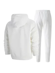 Vista posteriore di set felpa e pantaloni bianchi in maglia a nido d'ape con trama tessuto