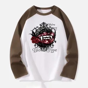 T-shirt Halloween à manches longues raglan avec motif imprimé lèvres de vampire et roses