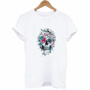 Klassiek wit katoenen T-shirt met artistieke bloemrijke schedel hitteoverdracht print