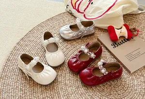 Belle variété de chaussures Mary Jane pour filles avec perles et nœuds en trois couleurs
