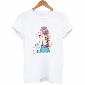 Vue détaillée d'un autocollant de transfert thermique de dessin animé fille et chat