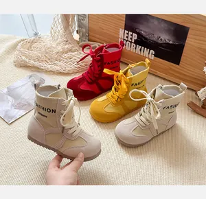 Detailansicht der Retro-Martin-Stiefel für Kinder aus Wildleder in verschiedenen Farben