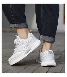 Atmungsaktive weiße Mesh-Sneaker für Kinder mit praktischem Drehverschluss-System