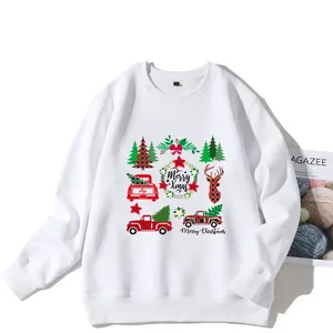 Witte sweatshirt met ronde hals en feestelijke kerstprints van vrachtwagens en bomen