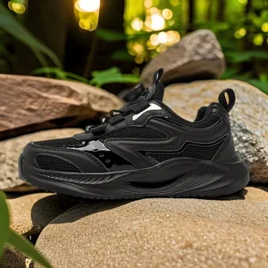 Professionelle schwarze atmungsaktive Mesh-Kinderschuhe mit praktischem Drehverschluss System