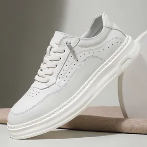 Herren Casual Weiße Schuhe Kopfschicht Rindsleder Dicke Sohle Geschäumte Sneakers Atmungsaktiv Perforierte Board-Schuhe Vielseitige Flache Loafers