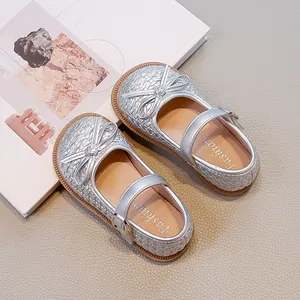 Eleganti scarpe piatte argentate da bambina stile francese con fiocco e trama intrecciata