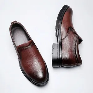 Eleganti scarpe da uomo in pelle marrone goffrata coccodrillo con rialzo interno di 8 cm
