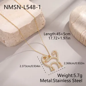 Detailweergave van de vergulde roestvrijstalen kattenhanger ketting met maten in cm