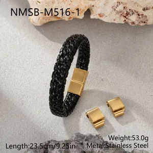 Nahaufnahme eines Herren-Lederarmbands mit goldenem Edelstahl-Magnetverschluss