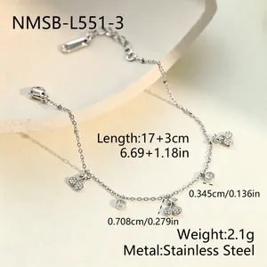 Détail du bracelet breloque cerise en acier inoxydable avec strass et dimensions