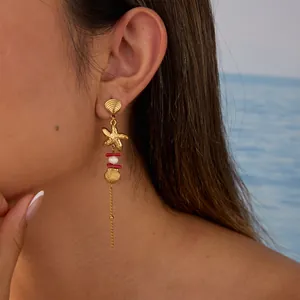 Elegante retro gouden roestvrijstalen zeester en schelp hangende oorbellen detail