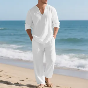 Weißes Leinen-Set für Herren mit langärmeligem Oberteil und Hose für den Urlaub