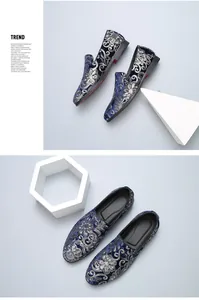 Detailansicht blauer Samt-Loafer mit silberner Pailletten-Blumenstickerei