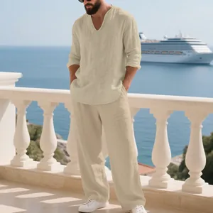 Completo uomo in lino beige stile vacanza con maglia a maniche lunghe e pantaloni