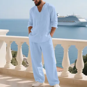 Completo uomo in lino a maniche lunghe e pantaloni azzurro stile vacanza rilassato