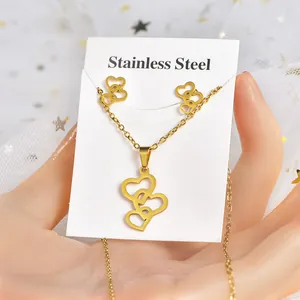 Ensemble collier pendentif cœur et boucles d'oreilles en acier inoxydable doré