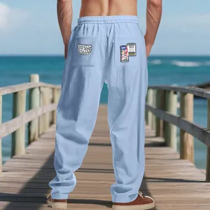 Vue arrière de pantalon de plage en lin bleu clair avec écussons sur les poches